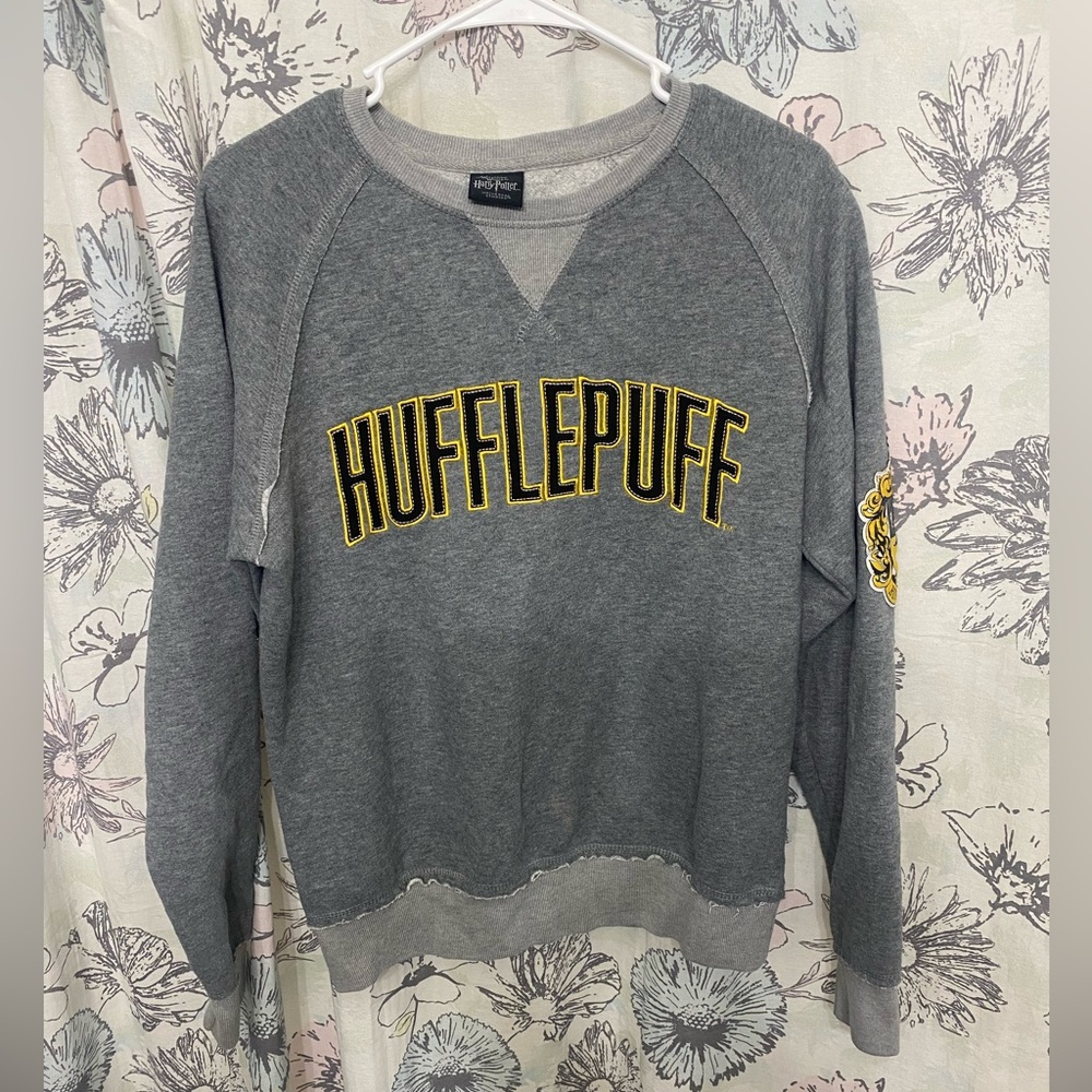 Harry Potter Hufflepuff sweater Universal Studios